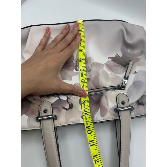 Vera Wang Simply Vera Floral Handbag - Picture 8 of 10